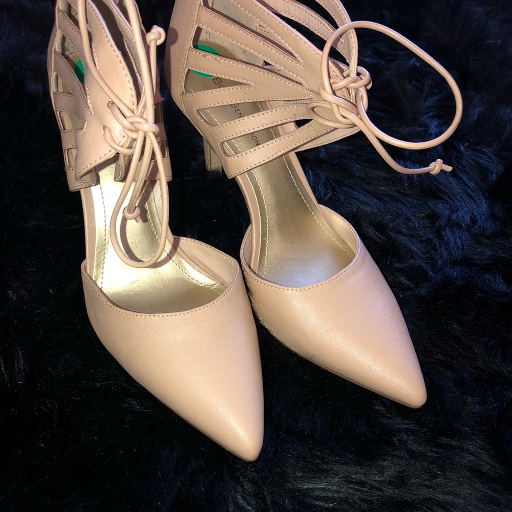 BCBGENERATION NUDEACE TIE HEES